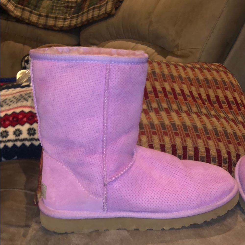 PINK UGGS